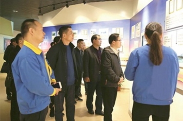 贵州省黔东南州委常委、、、榕江县县委书记贺代宏一行到公司旅行学习考察