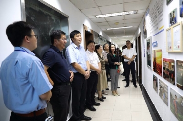 浙江省政协工会界别组来122cc太阳集成游戏纸业调研新时代工匠培育事情